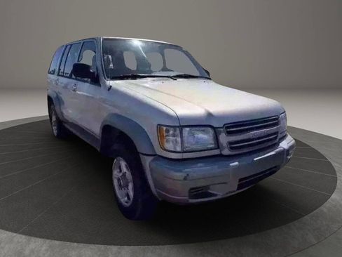 Used 2000 Isuzu Trooper S image 11