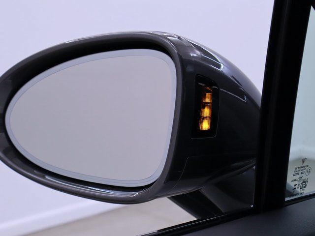 Certified 2025 Porsche Macan Turbo AWD/4WD image 36