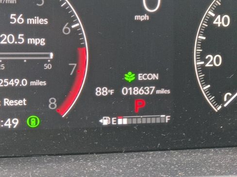 Used 2025 Honda Pilot EX-L image 4