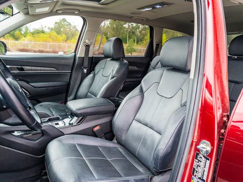 Used 2023 Kia Telluride EX w/ EX Captain's Chair Package image 21