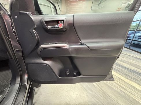 Used 2021 Toyota Tacoma TRD Off-Road image 40