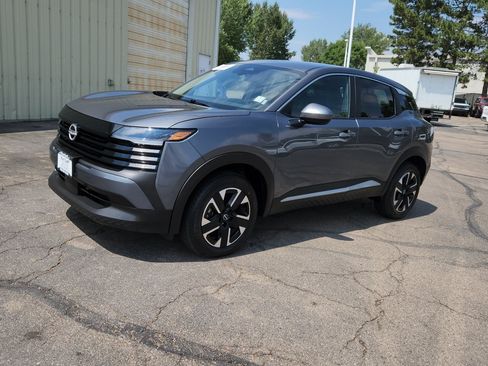 Used 2025 Nissan Kicks SV AWD/4WD image 3