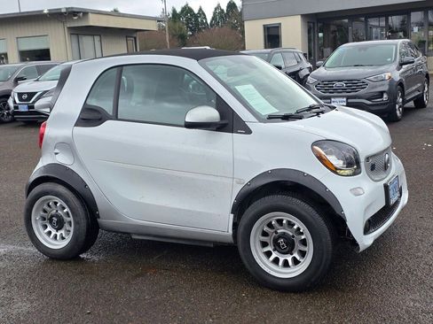 Used 2018 smart fortwo electric drive image 3