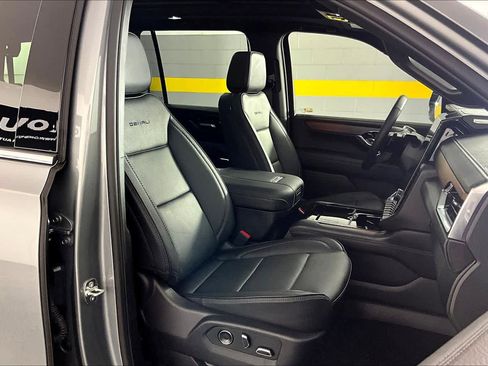 Used 2026 GMC Yukon Denali w/ Sun & Power Step Package AWD/4WD image 8