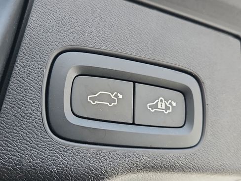 Used 2019 Volvo XC60 T5 Momentum image 30