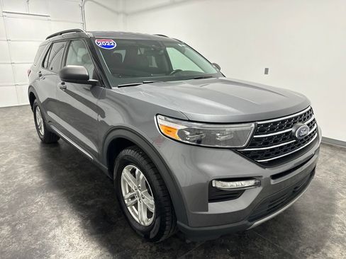 Used 2022 Ford Explorer XLT w/ Equipment Group 202A AWD/4WD image 3