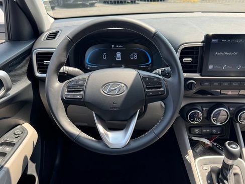 Used 2026 Hyundai Venue SEL FWD image 19