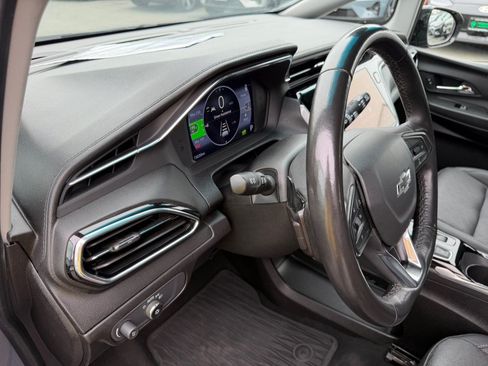 Used 2023 Chevrolet Bolt LT w/ Infotainment Package FWD image 11