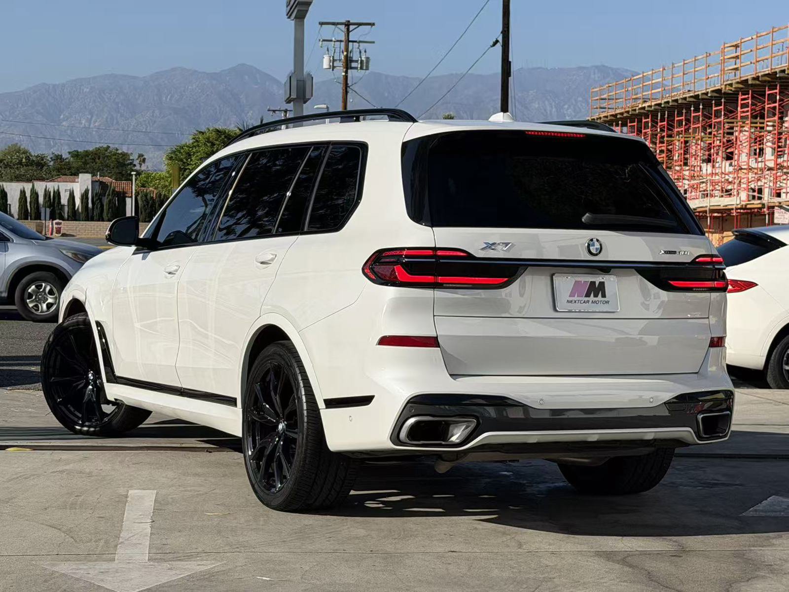 Used 2024 BMW X7 xDrive40i w/ M Sport Package AWD/4WD image 6
