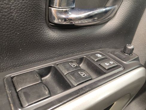 Used 2017 Nissan Titan SV RWD image 27