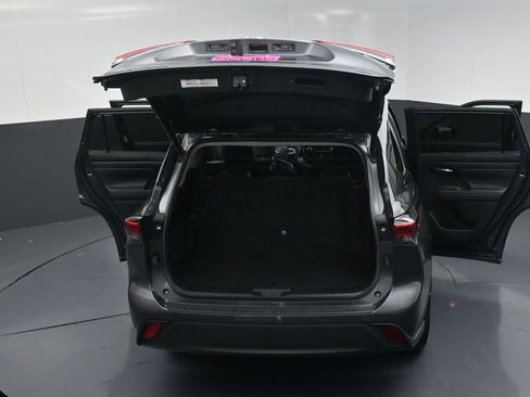 Used 2023 Toyota Highlander XLE FWD image 21