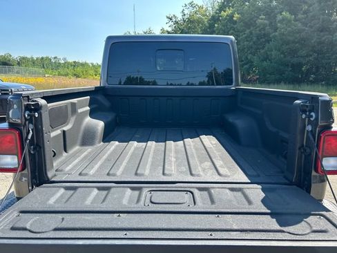 Used 2025 Jeep Gladiator Sport AWD/4WD image 24