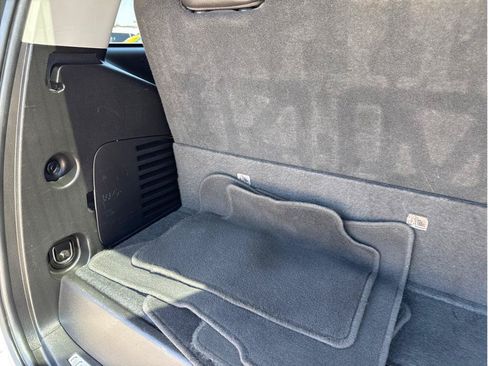 Used 2018 Cadillac Escalade Premium Luxury AWD/4WD image 23