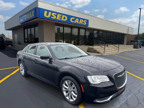 Used 2022 Chrysler 300 Touring AWD/4WD image 4