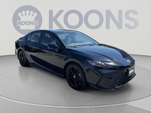 Used 2025 Toyota Camry SE w/ Multimedia Upgrade Package FWD image 10