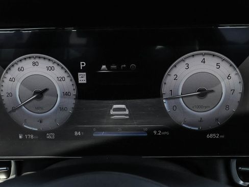 Used 2025 Hyundai Elantra Limited FWD image 31