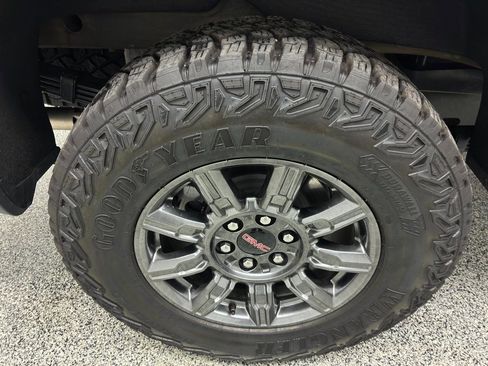 Used 2025 GMC Sierra 1500 AT4X image 22