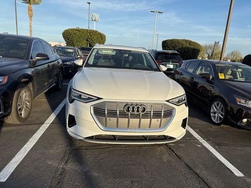 Used 2022 Audi e-tron Premium Plus image 2