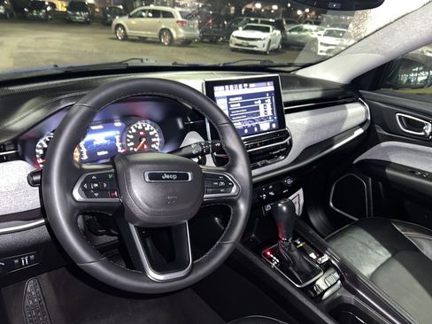 Used 2022 Jeep Compass Latitude image 9