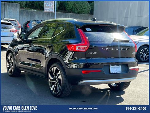 Certified 2025 Volvo XC40 B5 Plus w/ Climate Package image 7