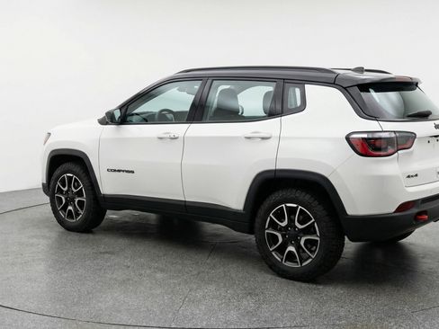 Used 2025 Jeep Compass Trailhawk image 6