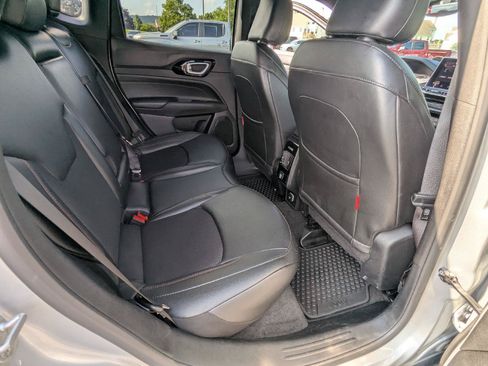 Used 2025 Jeep Compass Trailhawk AWD/4WD image 30