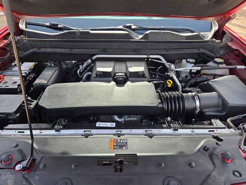 Used 2024 Chevrolet Colorado Trail Boss w/ Technology Package AWD/4WD image 12