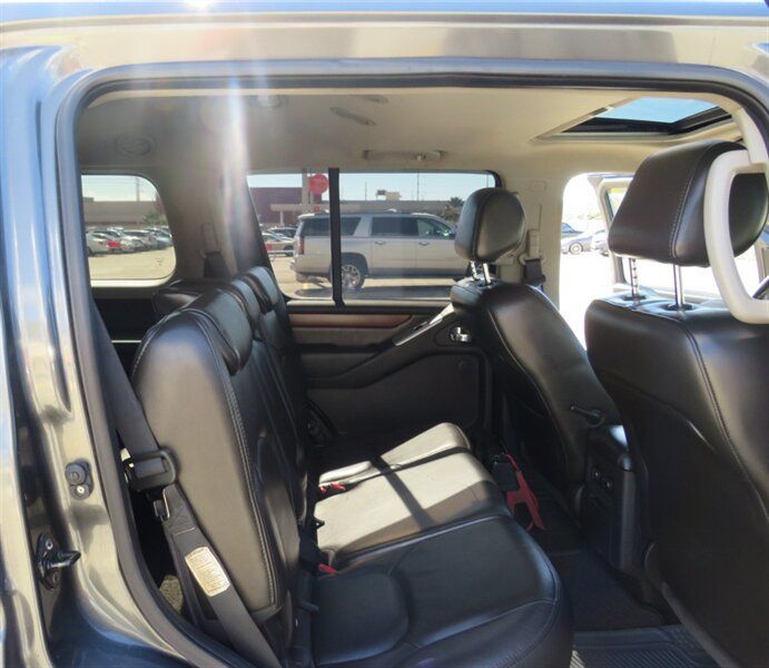 Used 2008 Nissan Pathfinder LE RWD image 19
