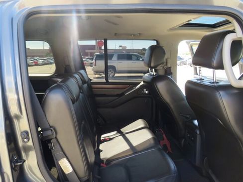Used 2008 Nissan Pathfinder LE RWD image 19