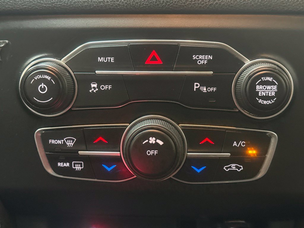 Used 2019 Dodge Charger SXT w/ Leather Interior Group RWD image 15