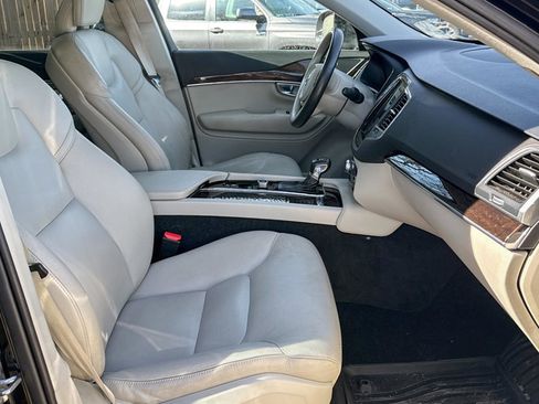 Used 2019 Volvo XC90 T5 Momentum image 29