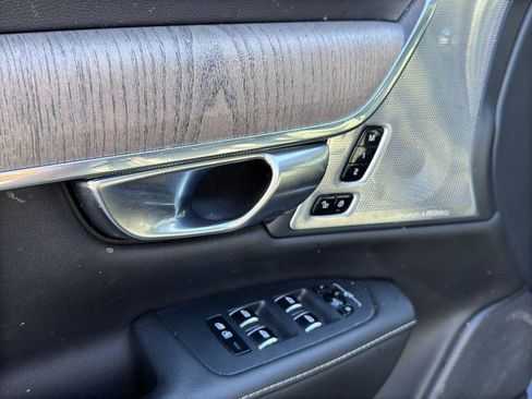 Used 2022 Volvo S90 B6 Inscription w/ Advanced Package image 17