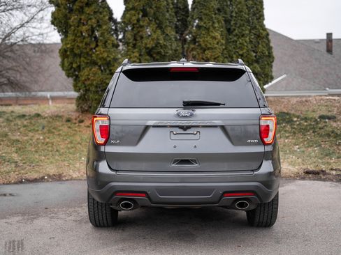 Used 2018 Ford Explorer XLT w/ Equipment Group 202A image 6
