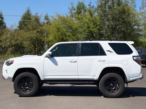 Used 2023 Toyota 4Runner TRD Off-Road Premium w/ Moonroof Package AWD/4WD image 2
