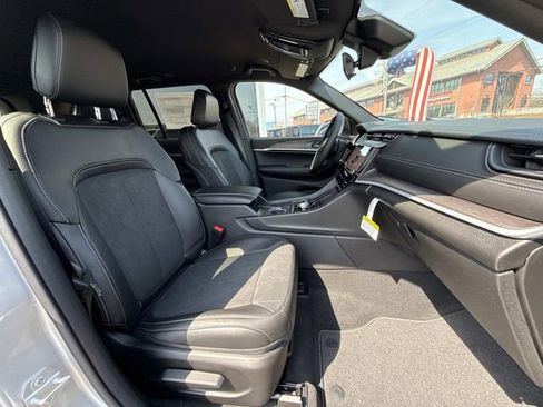 New 2026 Jeep Grand Cherokee Altitude AWD/4WD image 40