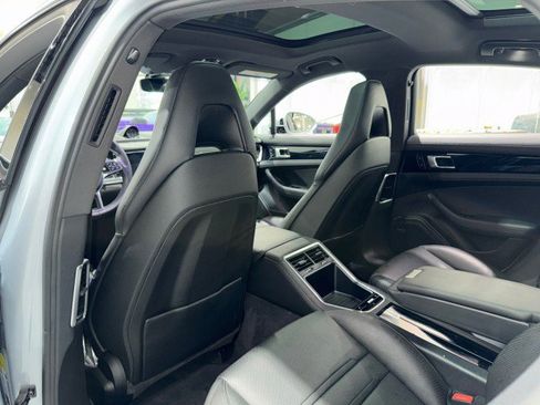 Used 2018 Porsche Panamera RWD image 11