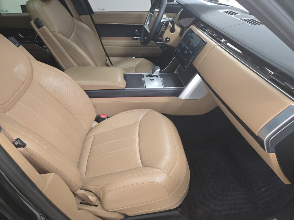 Certified 2025 Land Rover Range Rover SE AWD/4WD image 25