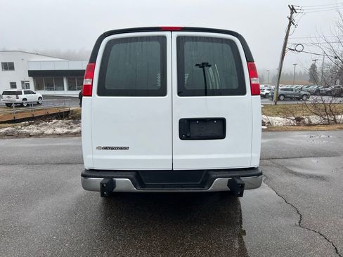 Used 2024 GMC Savana 2500 w/ Driver Convenience Package image 3