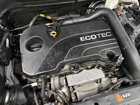 Used 2021 Chevrolet Equinox LT FWD image 37