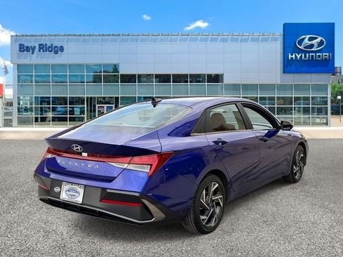 Used 2025 Hyundai Elantra SEL image 4