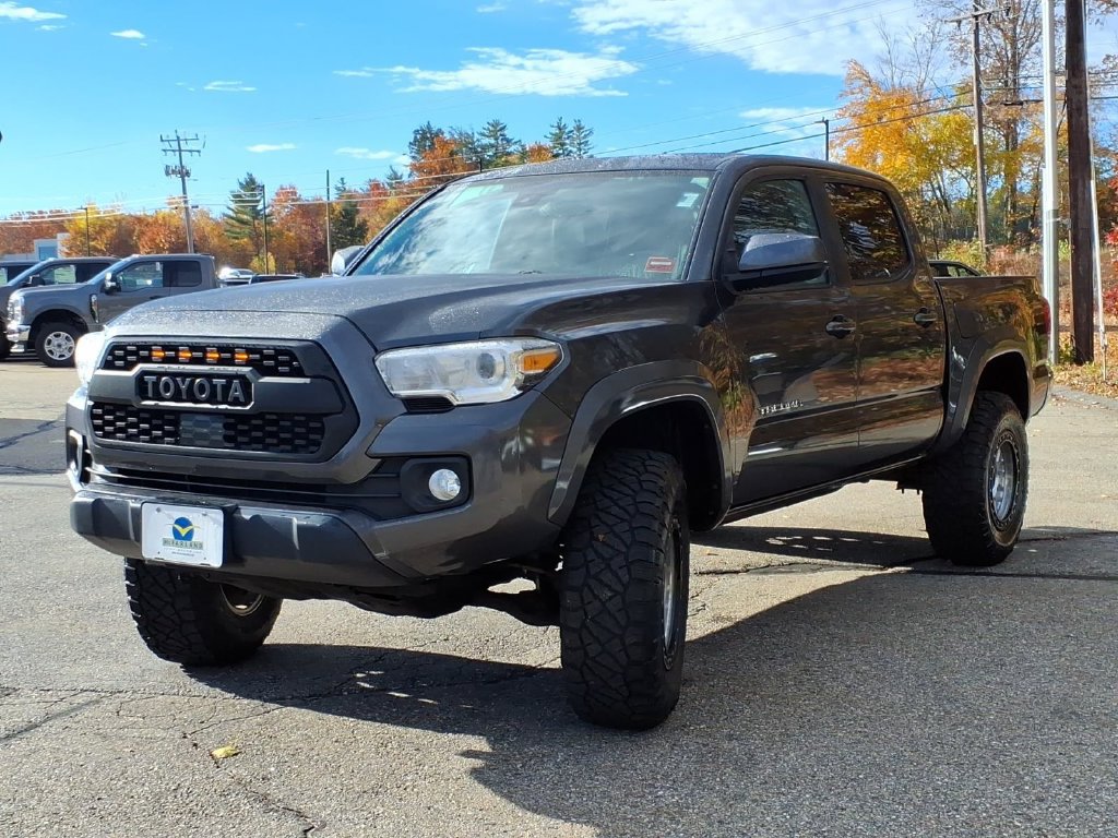 Used 2019 Toyota Tacoma SR5 AWD/4WD image 7