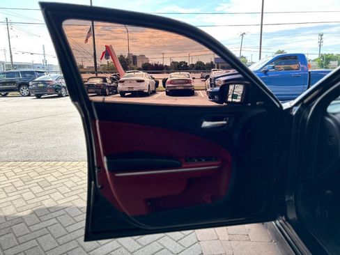 Used 2018 Dodge Charger R/T Scat Pack RWD image 33