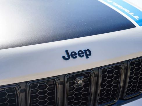 Used 2022 Jeep Grand Cherokee Trailhawk w/ Luxury Tech Group III AWD/4WD image 11