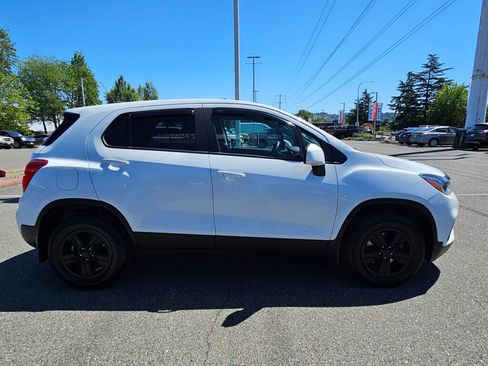 Used 2022 Chevrolet Trax LS w/ Tint and Cruise Package AWD/4WD image 7