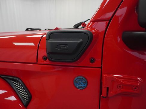 Used 2025 Jeep Wrangler Unlimited Sahara w/ Safety Group AWD/4WD image 33