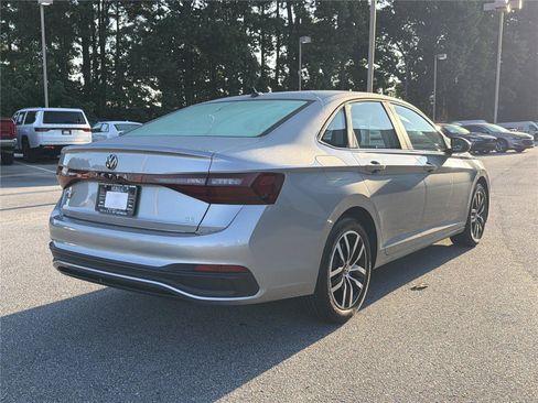 Used 2026 Volkswagen Jetta SE FWD image 5