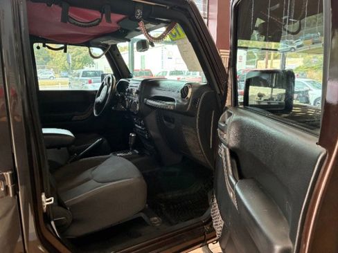 Used 2013 Jeep Wrangler Unlimited Sport image 29