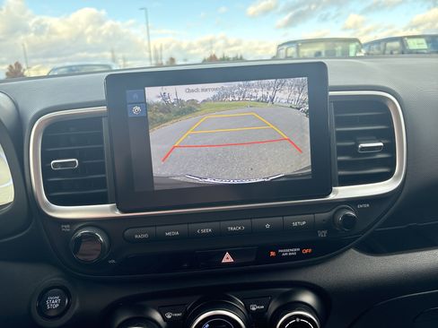 Used 2024 Hyundai Venue SEL image 20