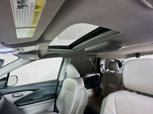 Used 2019 Honda Pilot Touring image 25