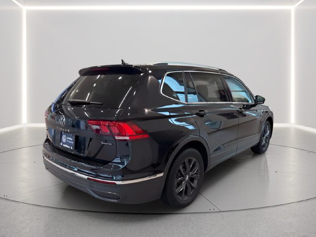 Used 2024 Volkswagen Tiguan SE w/ Panoramic Sunroof Package AWD/4WD image 14